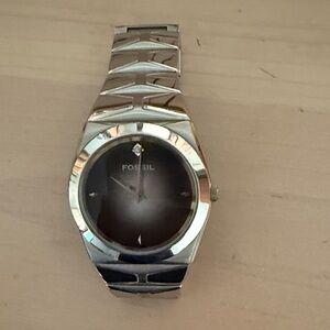 Men’s Fossil Silver and Black watch needs battery